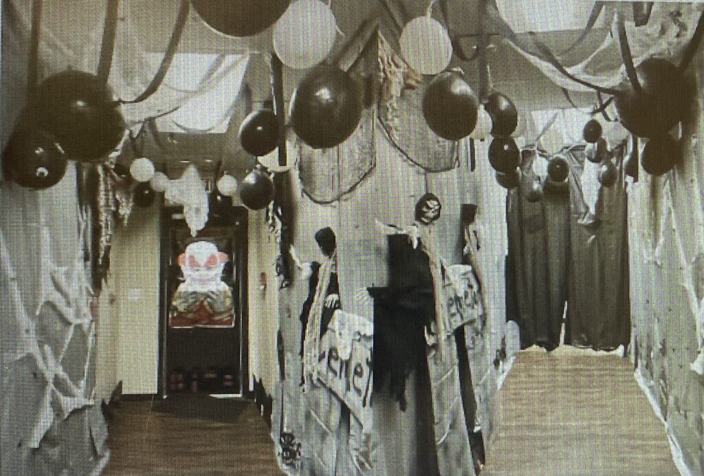 HH HALLOWEEN HALLWAY